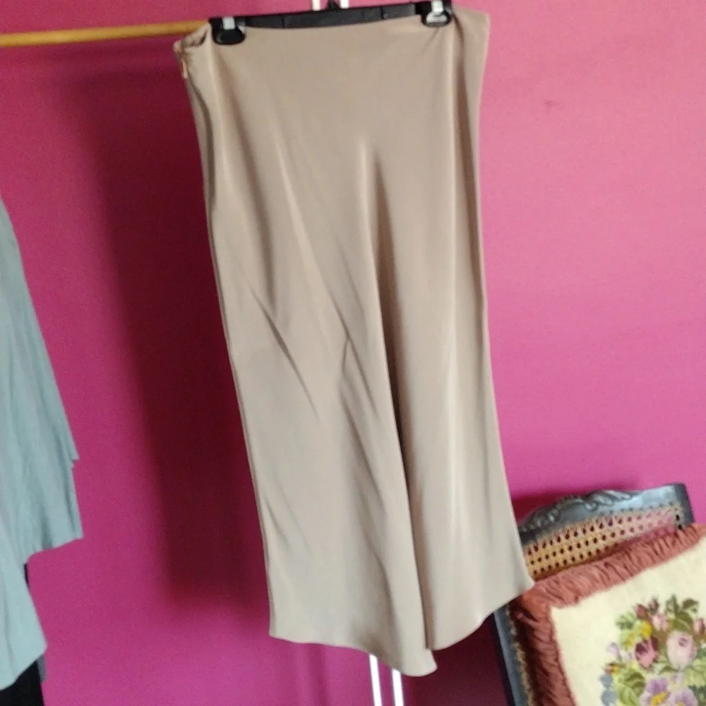Tibi **NWT** silk 4 ply bias cut skirt in latte color. Size 12. - Picture 6 of 15